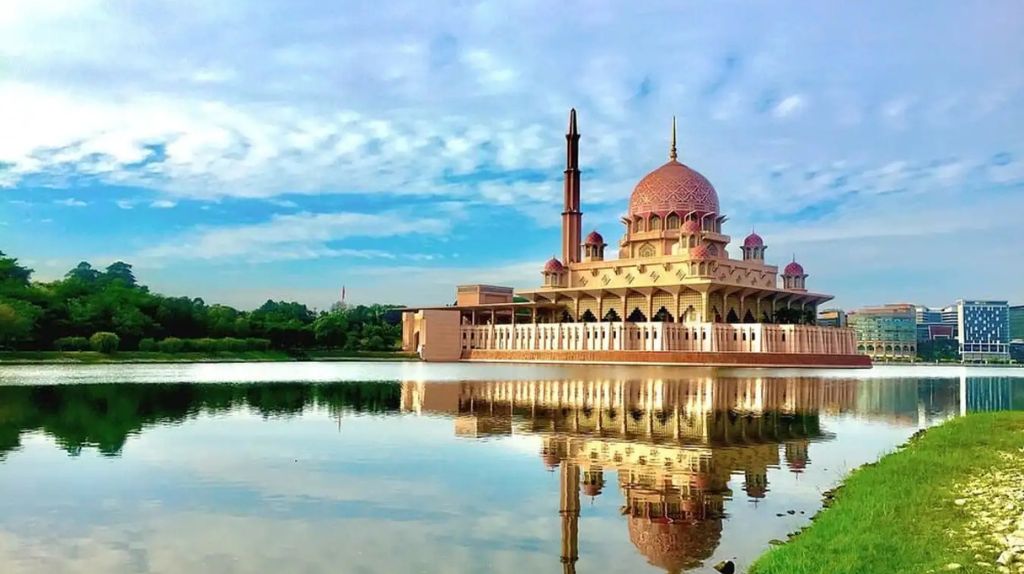 Qúy khách thăm quan thành phố mới New Putrajaya (2)
