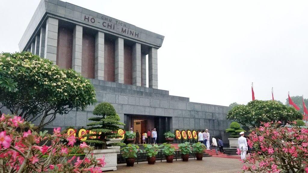 Đoàn viếng Lăng Bác dịp Tết Nguyên Đán 2026