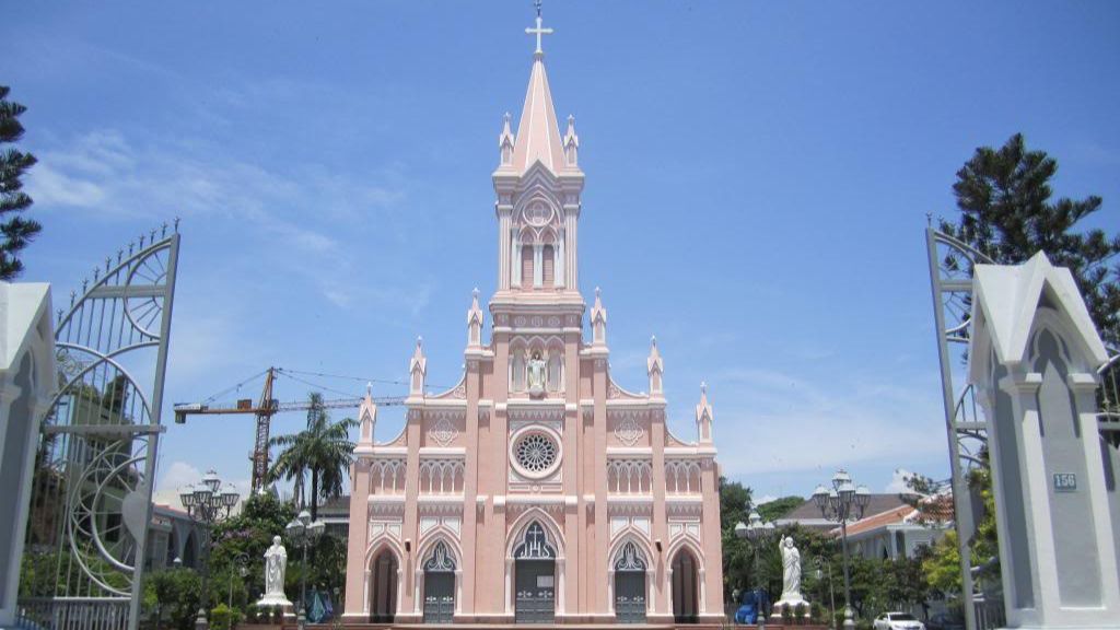 Tham quan nhà thờ Con gà Đà Nẵng