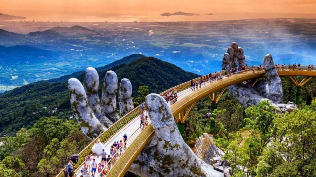 Cầu Vàng tại khu du lịch Bà Nà Hills