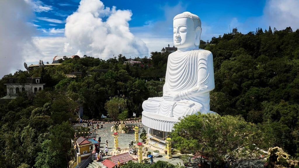 Chùa Linh Ứng tại Bà Nà