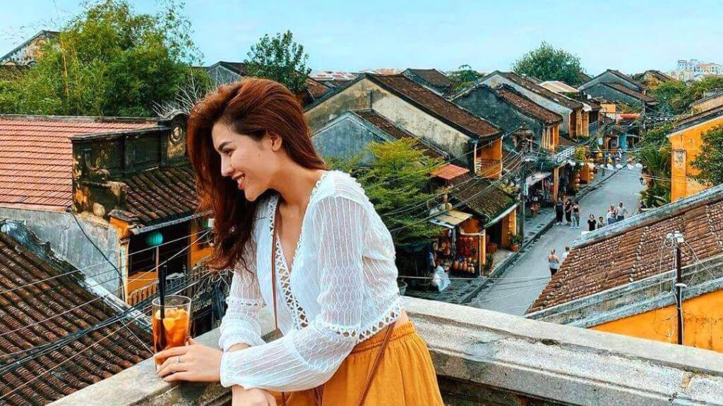 Du khách checkc in phố cổ Hội An