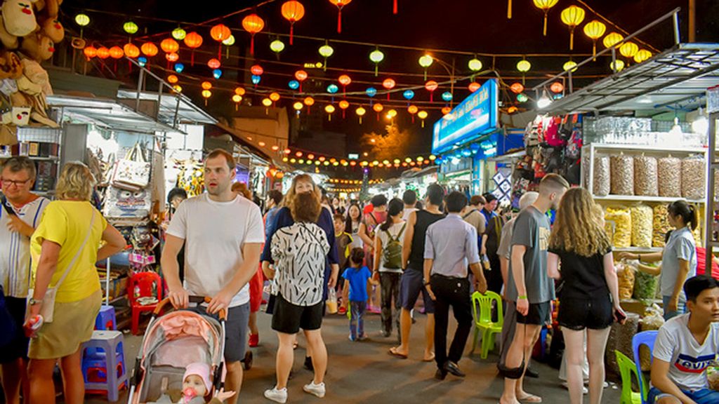 Tham quan chợ đêm Nha Trang