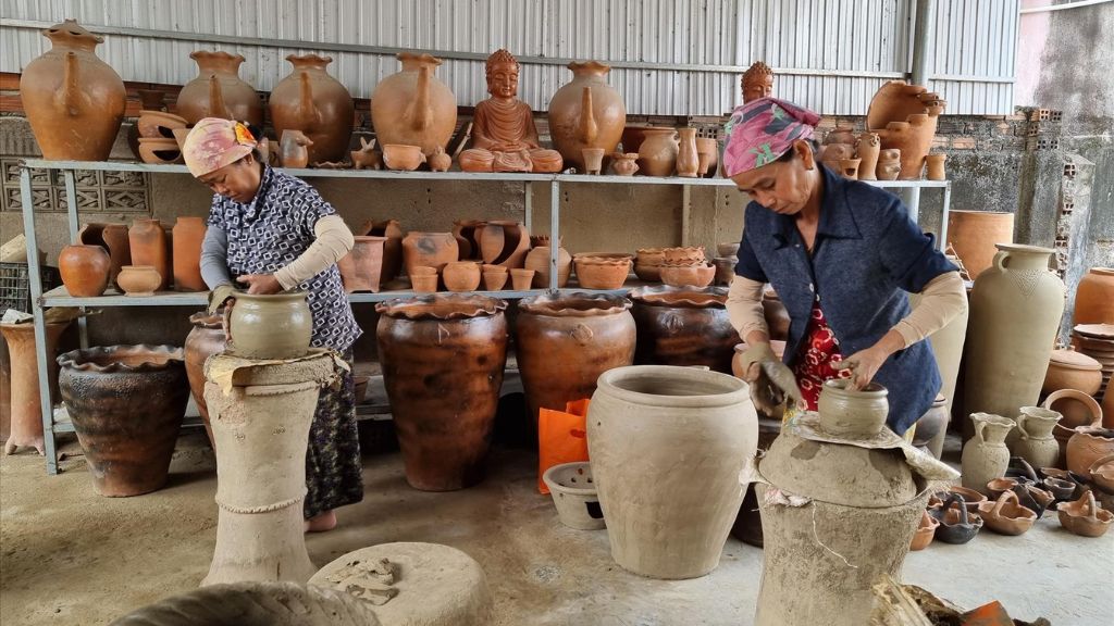 Tìm hiểu quy trình làm gốm tại Bàu Trúc