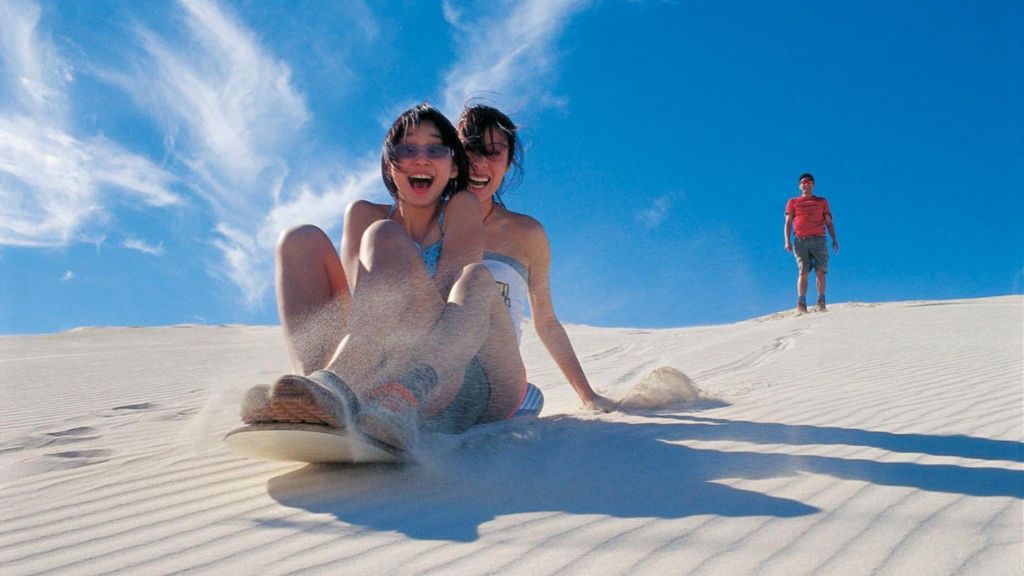Thỏa thích vui chơi tại cồn cát Quang Phú