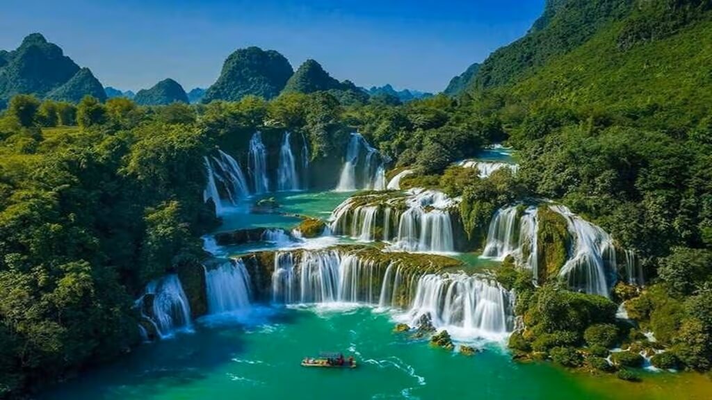 Thác Dải Yếm hùng vĩ tuyệt đẹp