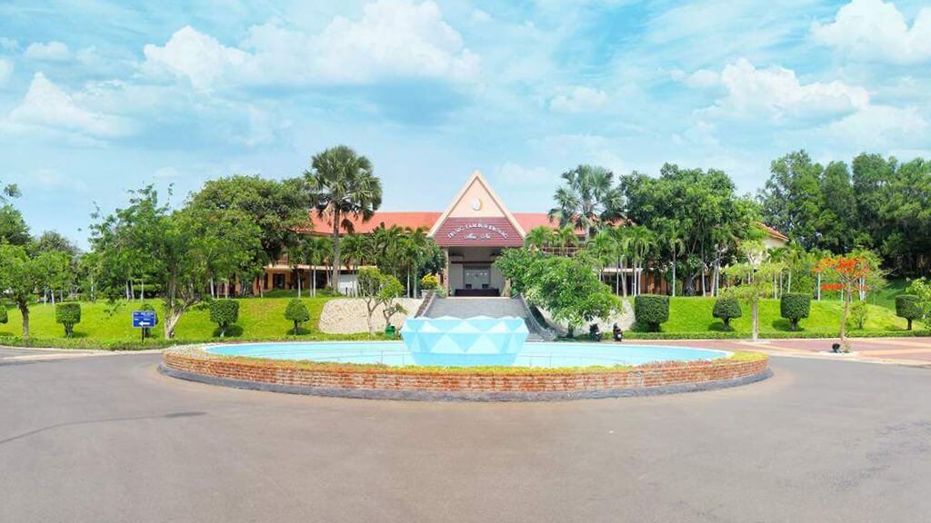 Khuôn viên Trung tâm bùn khoáng nóng Mũi Né