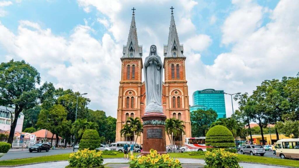 Nhà thờ Đức Bà - Công trình tôn giáo nổi tiếng nhất của Sài Gòn