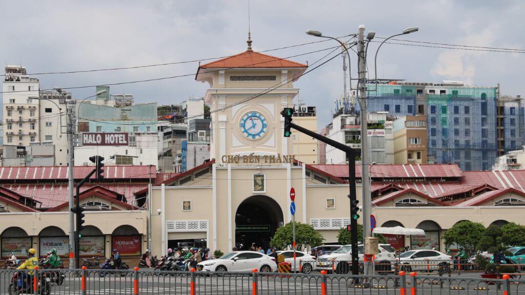 Khám phá chợ Bến Thành, biểu tượng lâu đời của văn hóa Sài Gòn