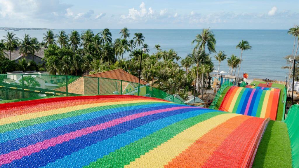 Đường trượt phao khô không giới hạn tại Mango Beach Mũi Né