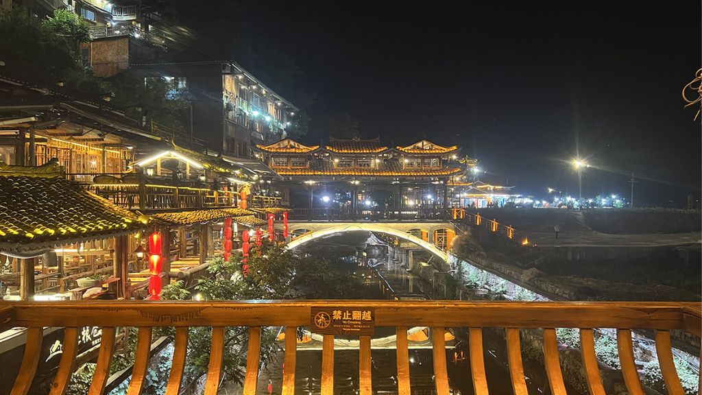 Đặt tour Trung Quốc   Khám phá vẻ đẹp của Tây Giang Miêu Trại về đêm