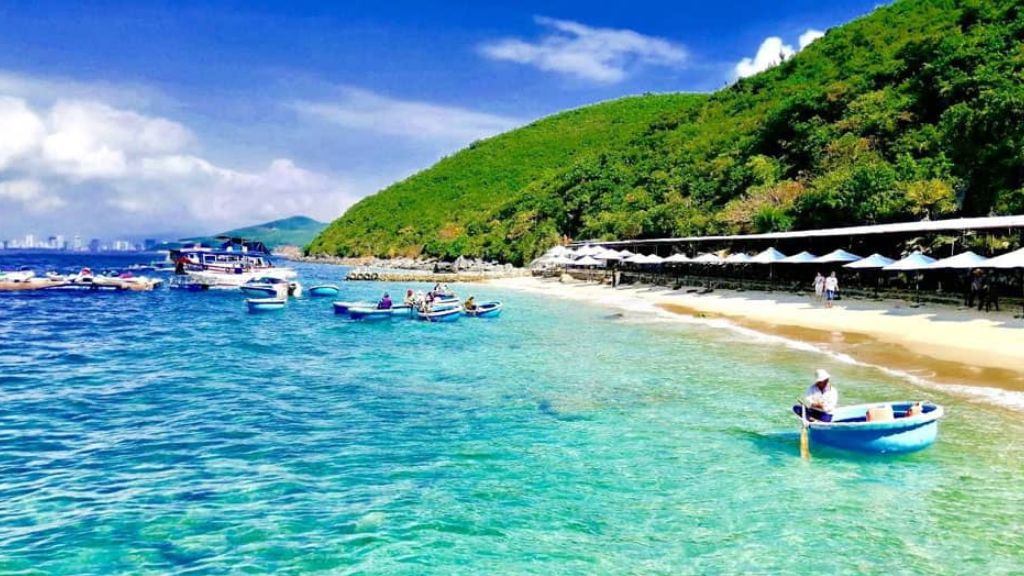 Ngắm nhìn vịnh san hô