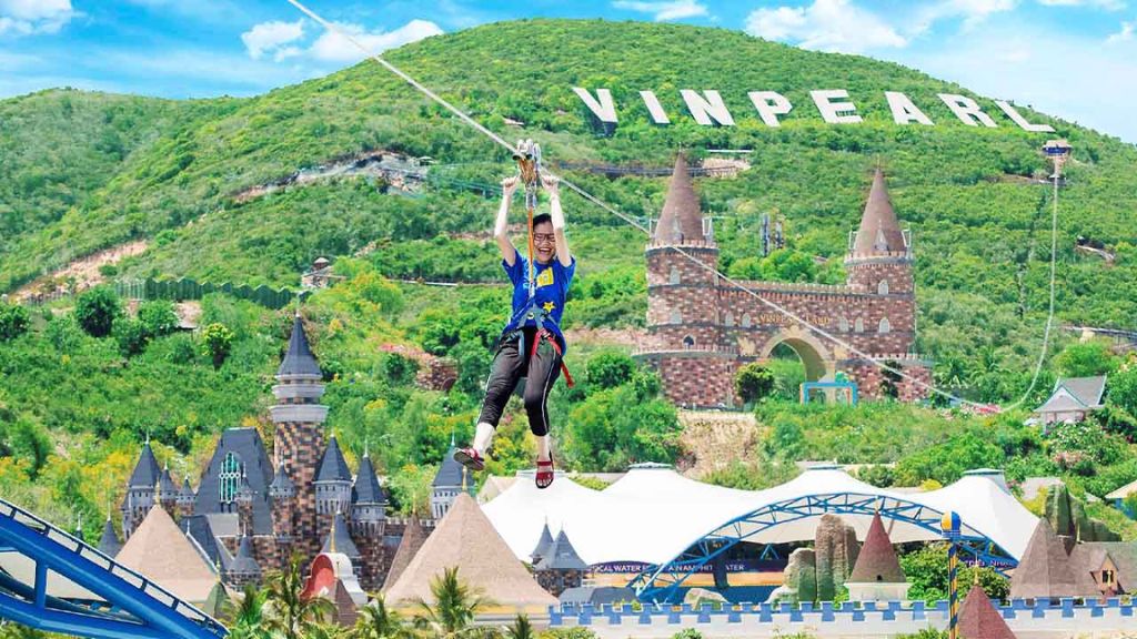 Vui chơi tại Vinpearl Land
