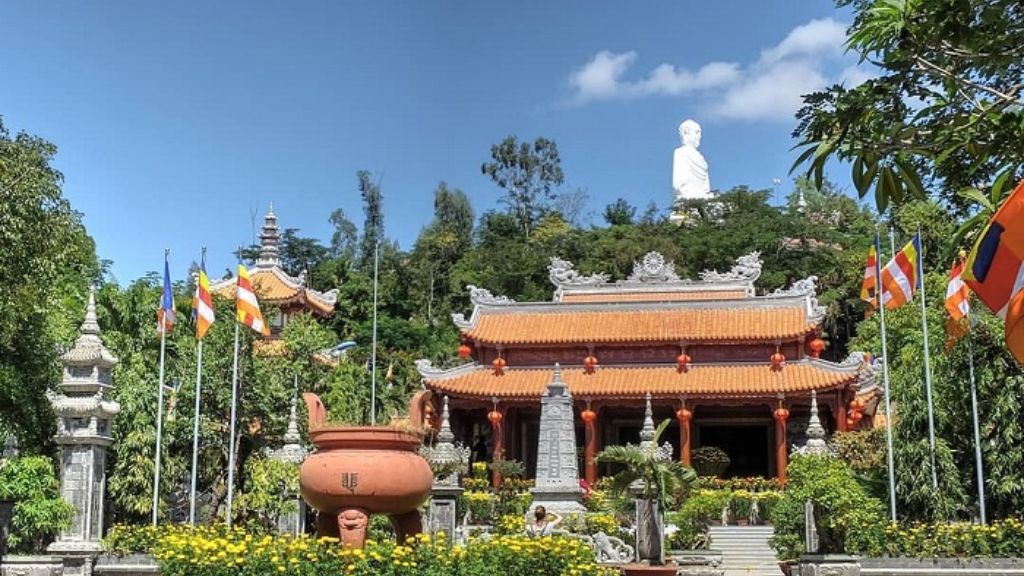 Vãn cảnh chùa Long Sơn