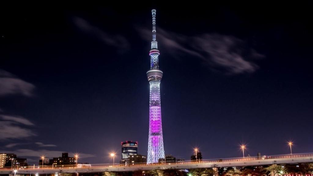 Tháp truyền hình Tokyo Sky Tree về đêm