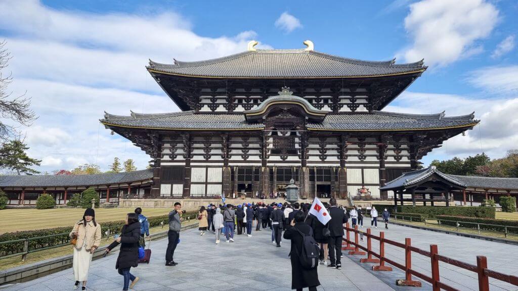 Chiêm bái tại chùa Todaiji linh thiêng