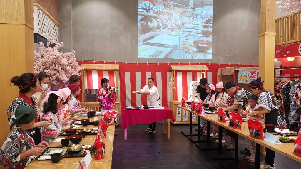 Tham gia workshop làm sushi