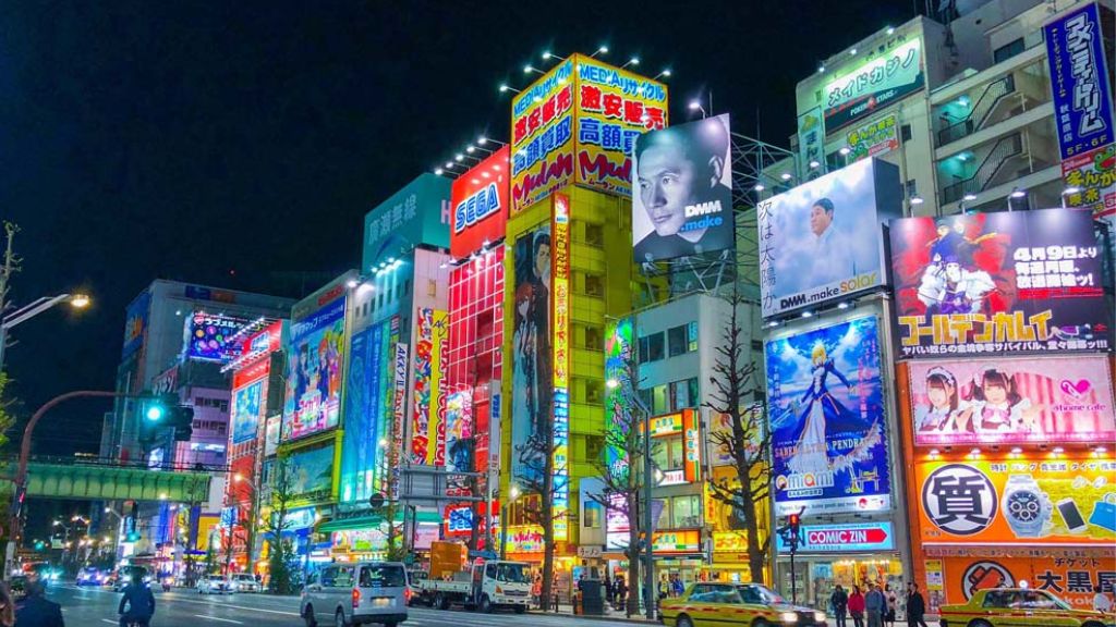 Quý khách tự do mua sắm tại Akihabara