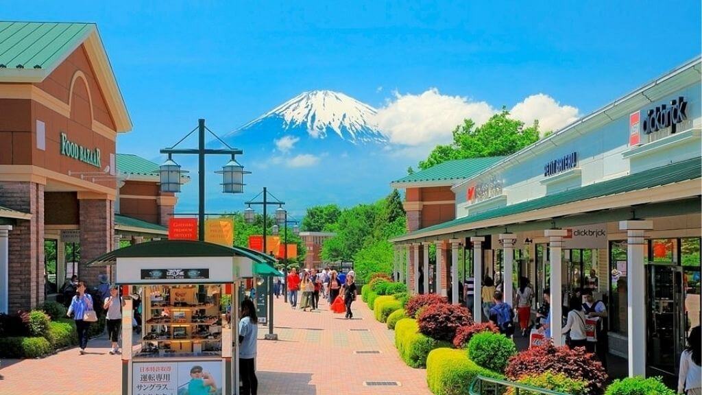 Gotemba Outlet – Trải nghiệm mua sắm thỏa thích dưới chân Núi Phú Sĩ