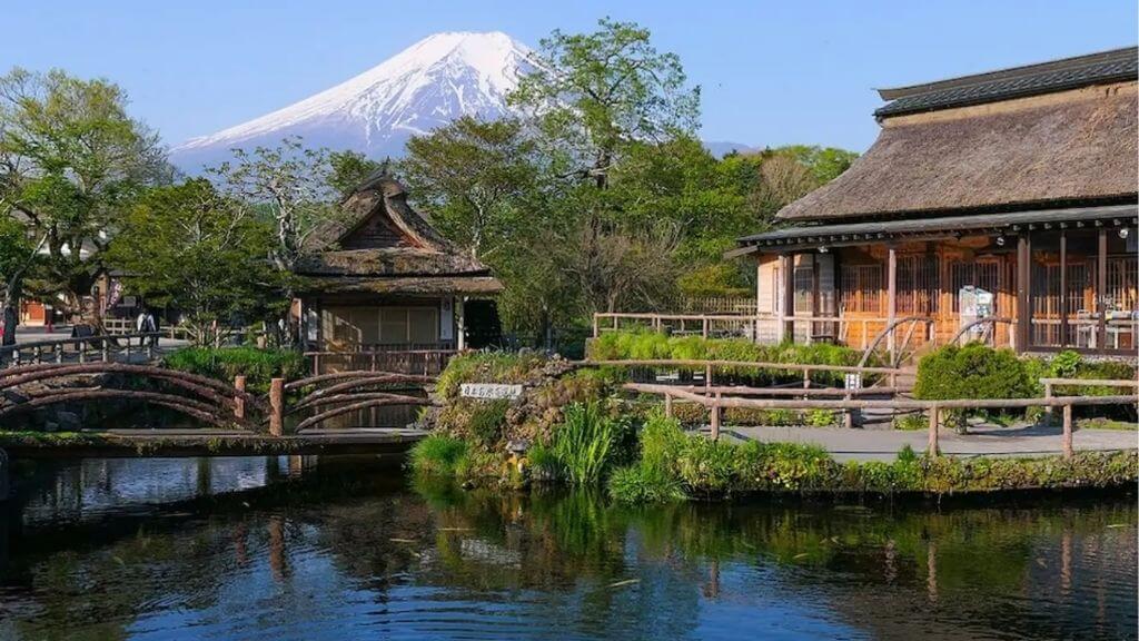 Khung cảnh yên bình tại  làng cổ Oshino Hakkai