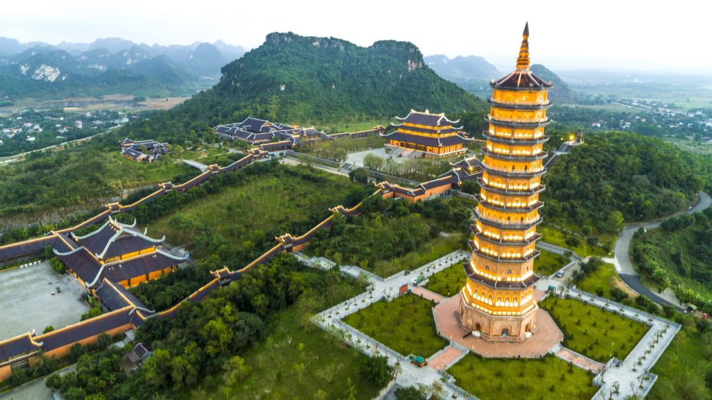 Bảo tháp xá lợi Phật chùa Bái Đính