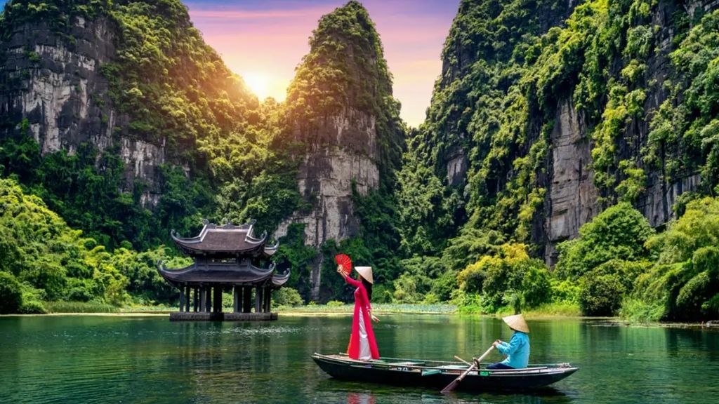 Du thuyền Tràng An