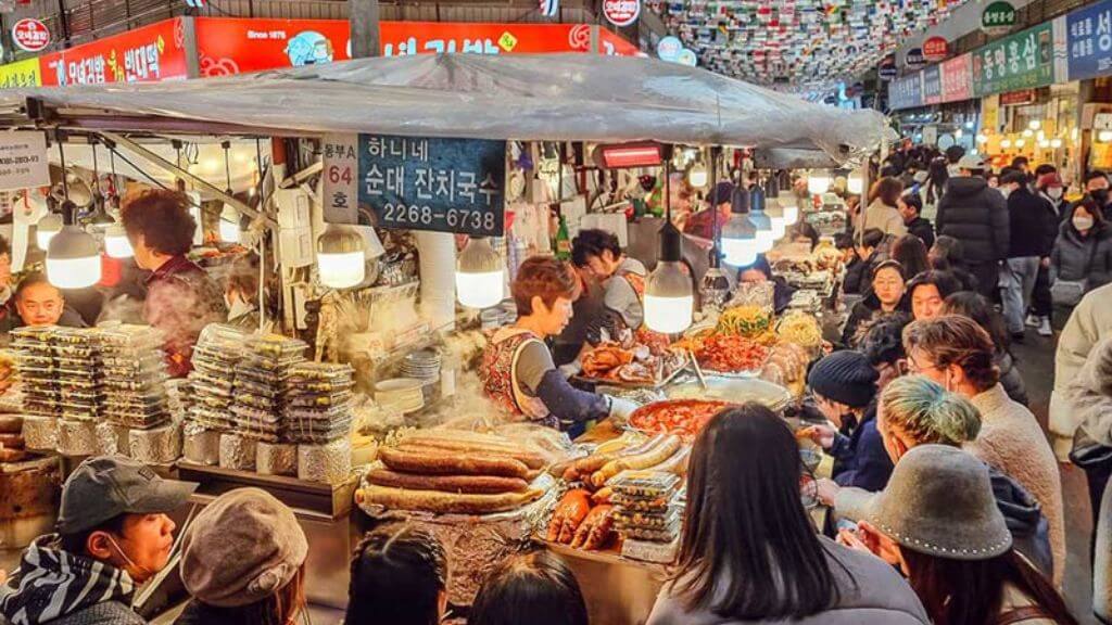 Chợ truyền thống Gwangjiang - khu chợ nổi tiếng với các món ăn đường phố của ẩm thực Hàn