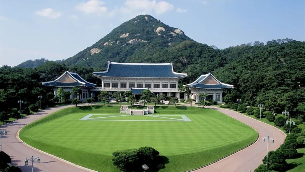 Phủ tổng thống “The Blue House” – nơi làm việc và nơi tiếp các chính khách, nguyên thủ quốc gia