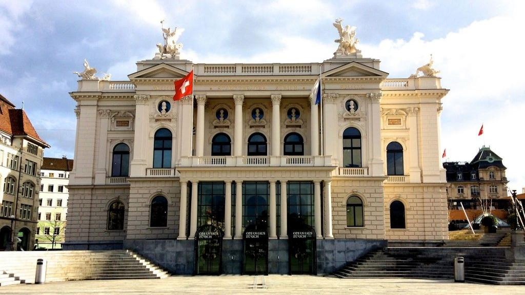 Chiêm ngưỡng nhà hát Opera Zurich trong tour Pháp - Thụy Sĩ - Ý
