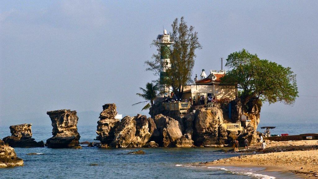 Dinh Cậu nơi tôn thờ tín ngưỡng của người dân trên đảo