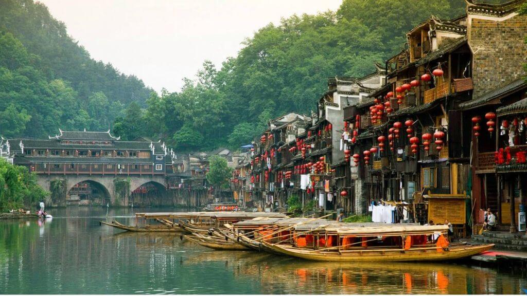 Vẻ đẹp yên bình của Phượng Hoàng Cổ Trấn