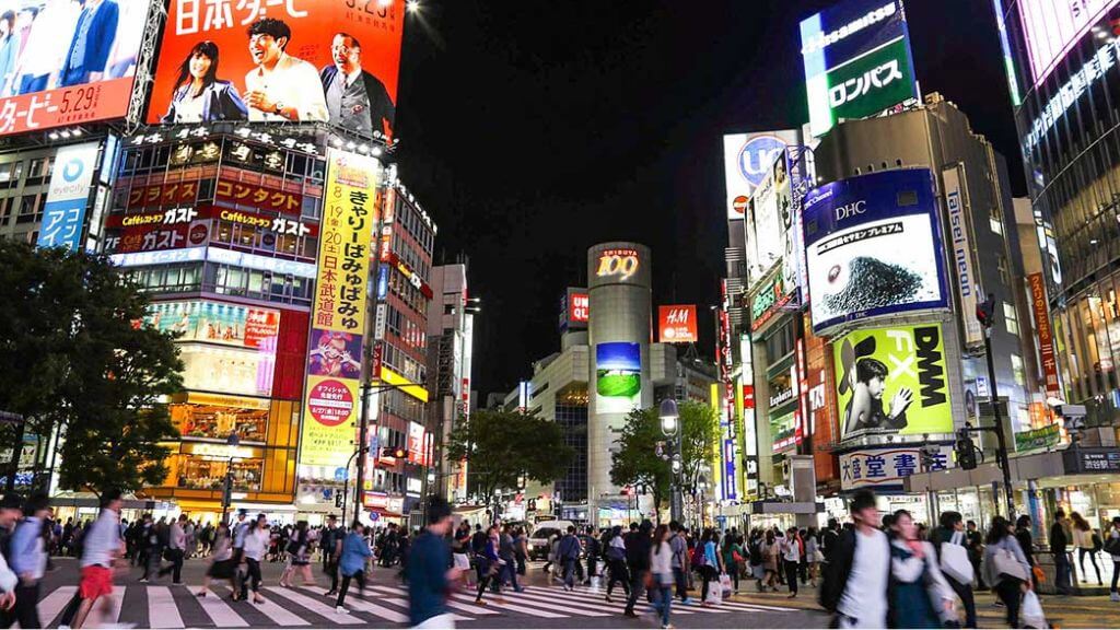 Không khí nhộn nhịp ở các ngã tư ở Tokyo