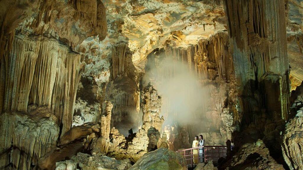 Không gian huyền bí tại động Tiên Sơn