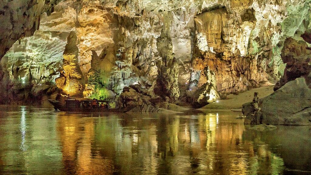 Vẻ đẹp huyền bí của động Phong Nha