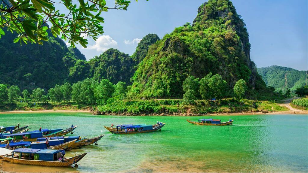 Khung cảnh hùng vĩ núi non tại Phong Nha Kẻ Bàng