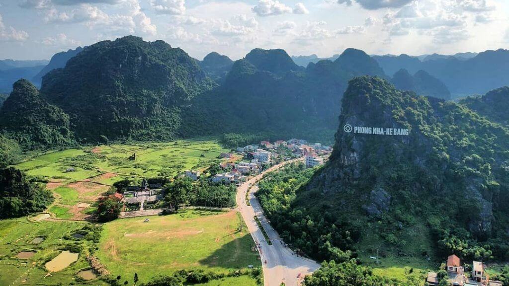 Phong Nha Kẻ Bàng góc nhìn từ trên cao