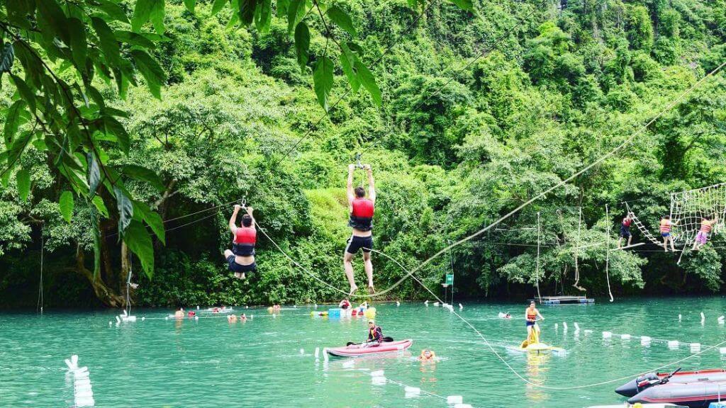 Thử sức với những trò chơi mạo hiểm tại sông Chảy