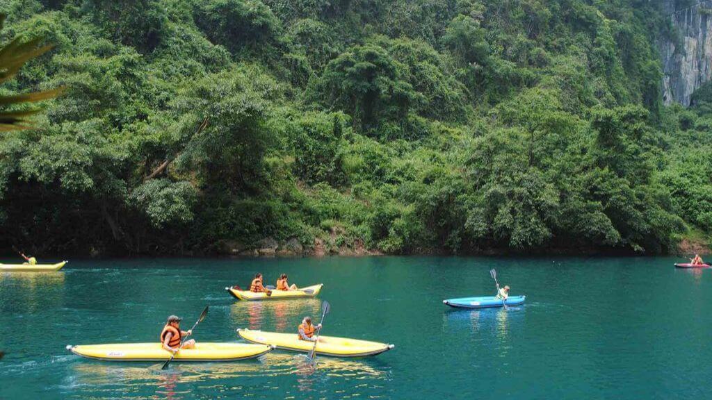 Chèo thuyền Kayak trên Sông Chày