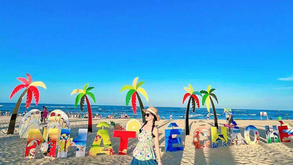 Tự do tắm biển Nhật Lệ