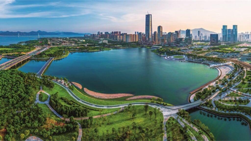 Đoàn dạo bộ tại Công viên Nhân tài (Talent Park) – công viên cao cấp ven Vịnh Thâm Quyến