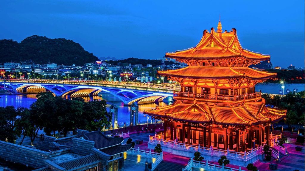 Lầu Tiêu Dao, nét cổ kính giữa lòng Quế Lâm về đêm