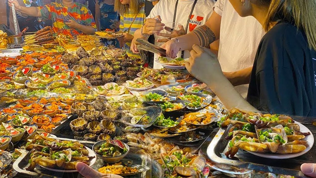 Thưởng thức hải sản tại chợ đêm Phú Quốc