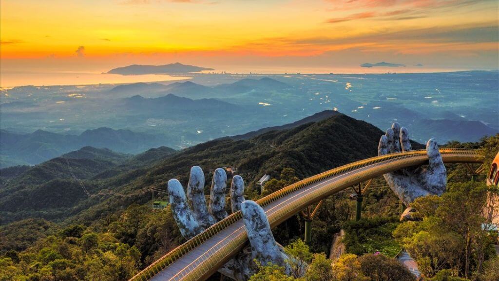 Cầu Vàng - Tọa độ check in siêu hot khi đến Đà Nẵng