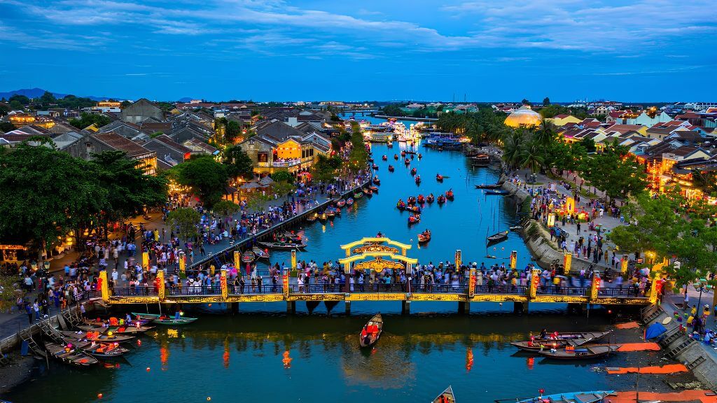 Phố cổ Hội An lung linh về đêm