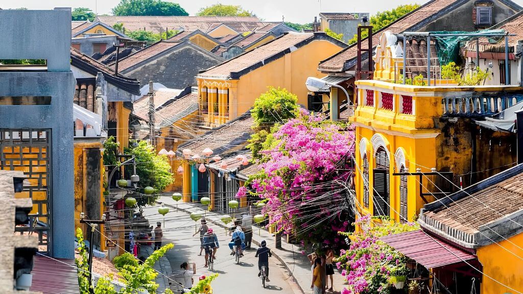 Phố cổ Hội An thơ mộng dưới nắng trời