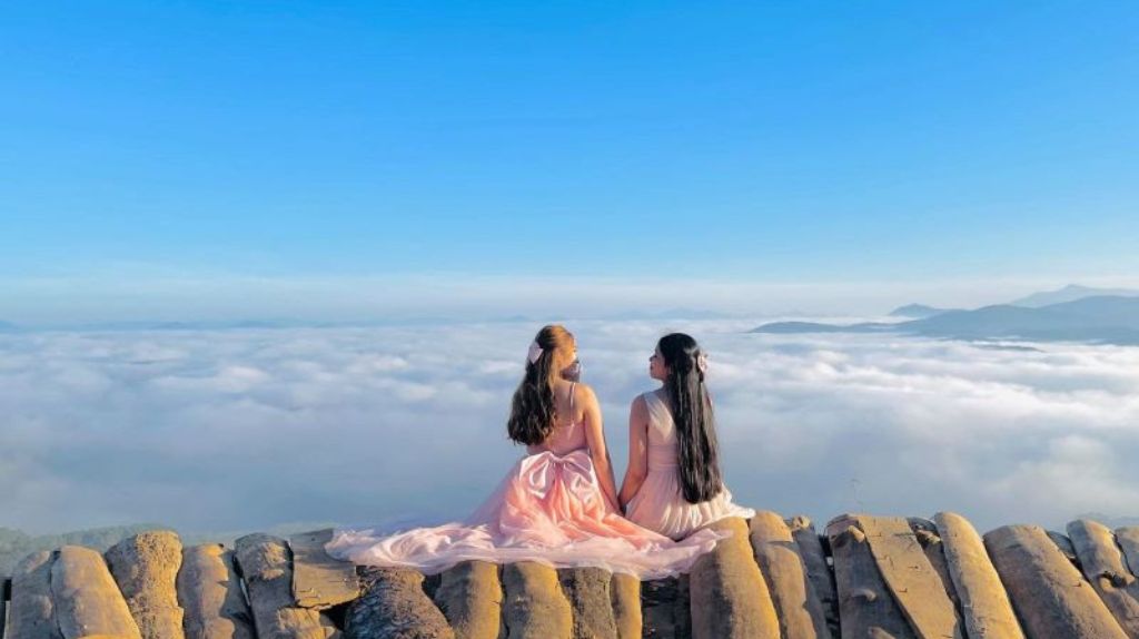 Quý khách được thỏa sức check in thiên đường săn mây   Cầu Đất Panorama