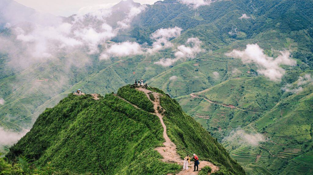 Ngắm nhìn khung cảnh hùng vĩ giữa núi rừng Tây Bắc
