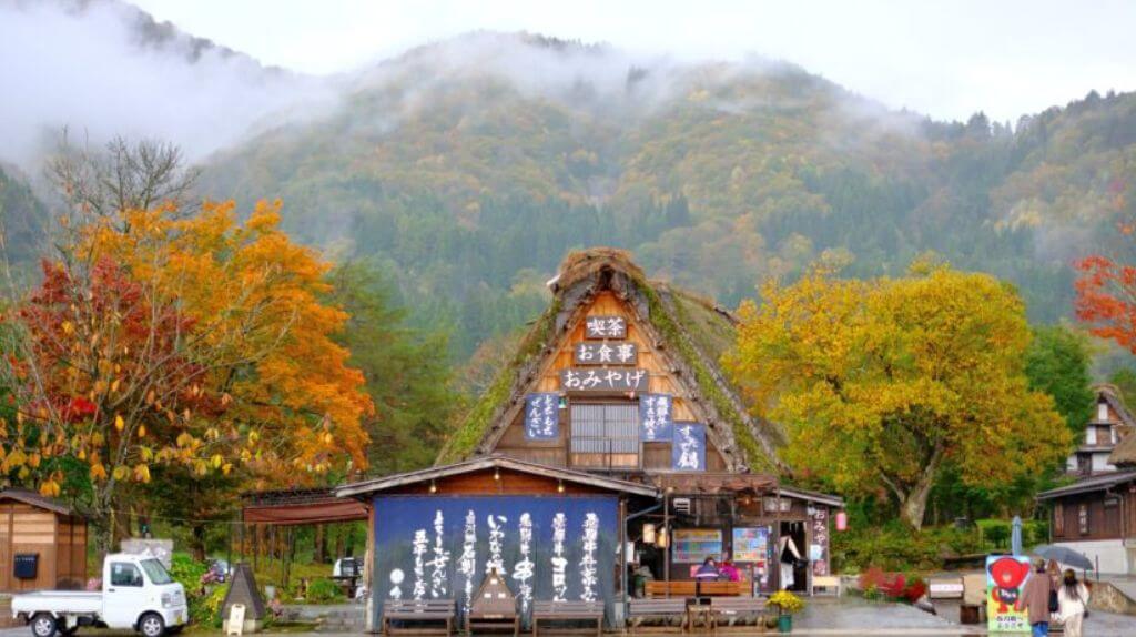 Một trong những ngôi làng cổ tại Shirakawago