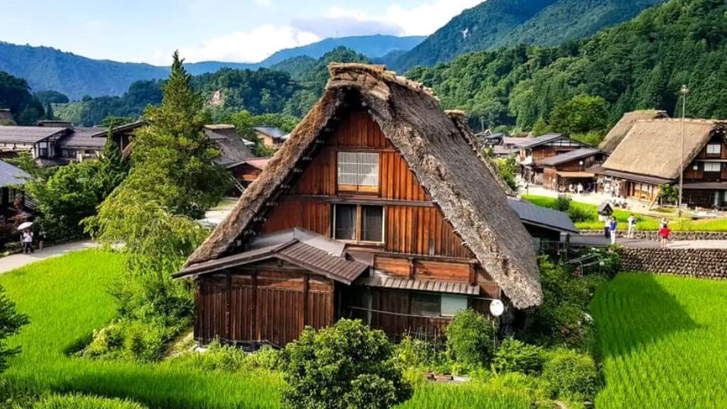 Một trong những ngôi làng cổ tại Shirakawago