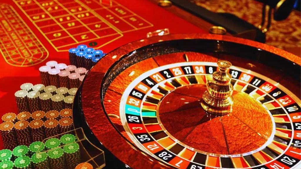 Du khách thử vận may tại Casino